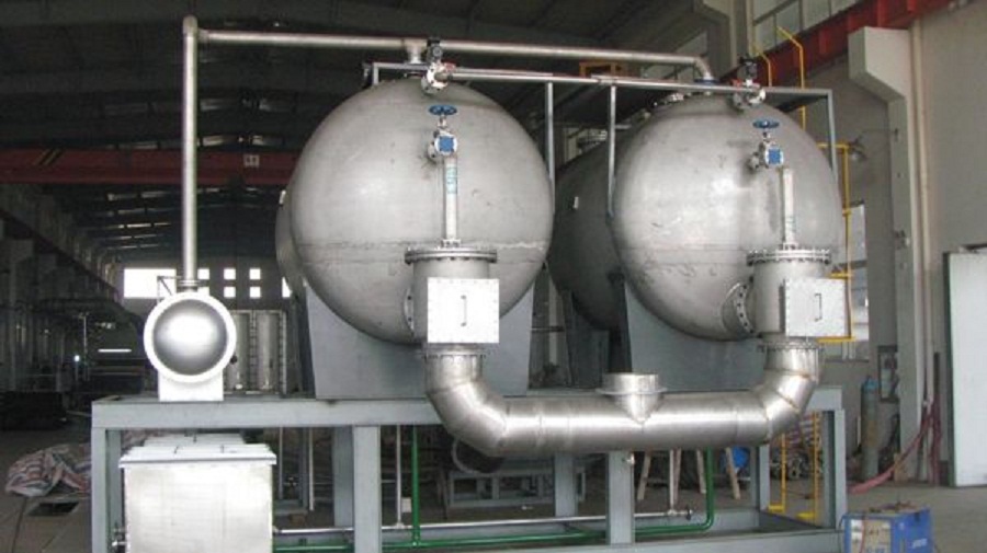 溶媒吸附設(shè)備是我公司新研發(fā)的種環(huán)保設(shè)備，溶媒吸附法是利用“相似相容”的原理而設(shè)計實施的環(huán)保技術(shù)的一種，目前已經(jīng)申請歸家和多項證書，該設(shè)奮在處理有機(jī)廢氣方面效果顯看。